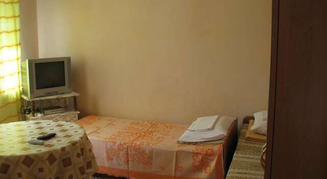 Хостел Rooms in Guest House Судак-12